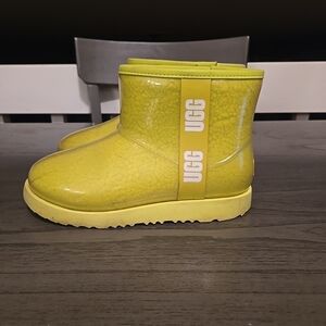 UGG Women’s Clear Mini Boot Neon Green Waterproof Rain Booties Sz 5